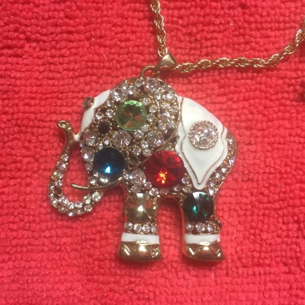 Beautiful elephant necklace
